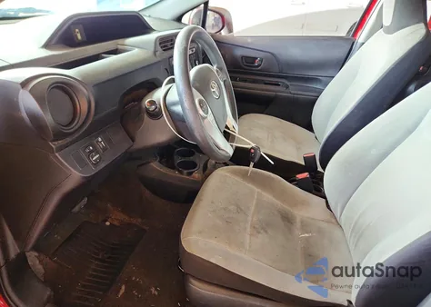 2016 Toyota Prius C One z USA, uszkodzony, nr VIN JTDKDTB37G1125572